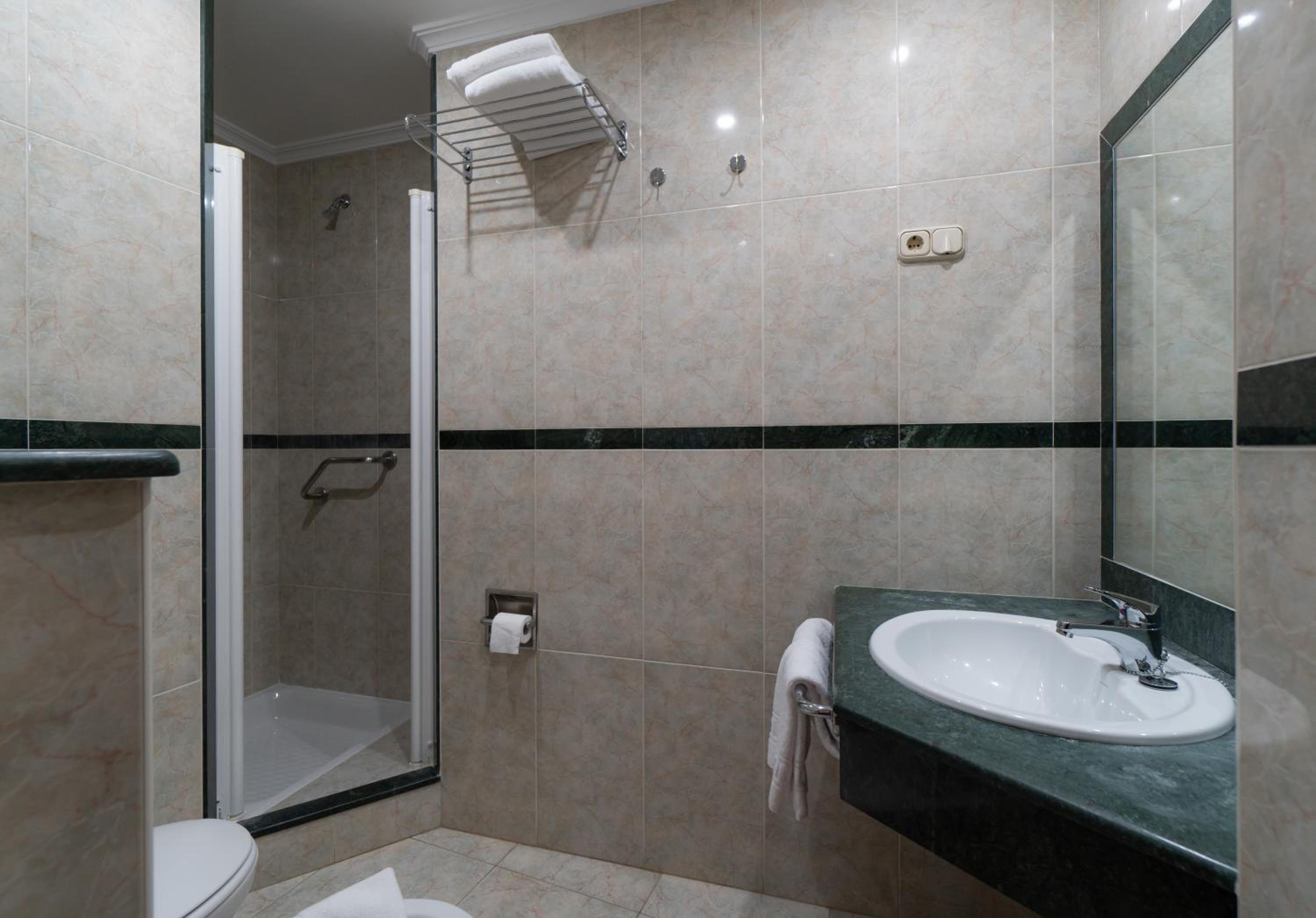 Apartamentos Leonor Carihuela
