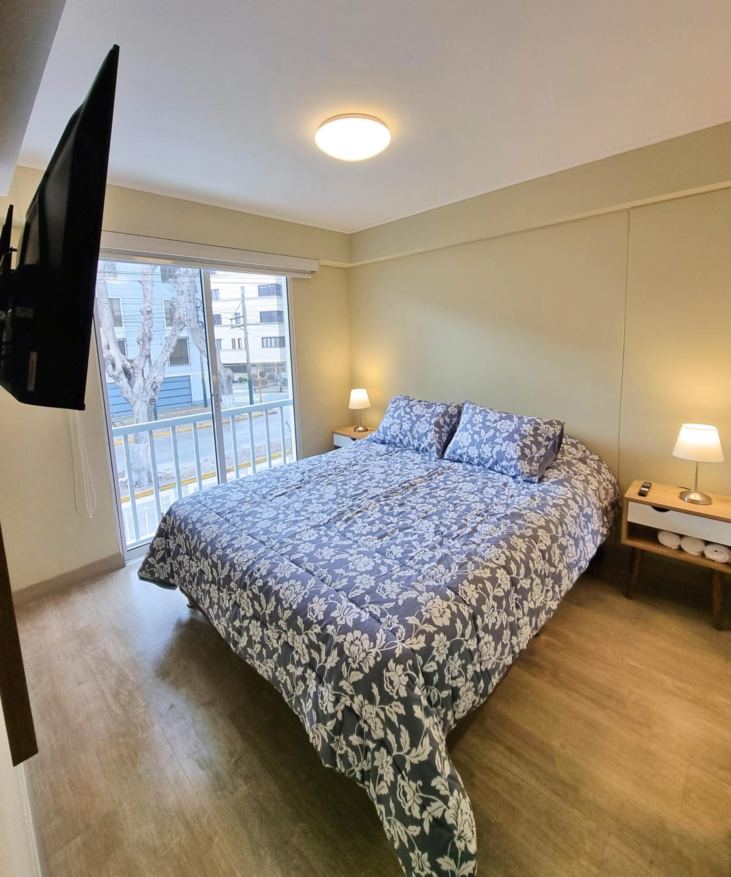 Hermoso y céntrico 1BR en Barranco con cochera wifi y netflix view 2