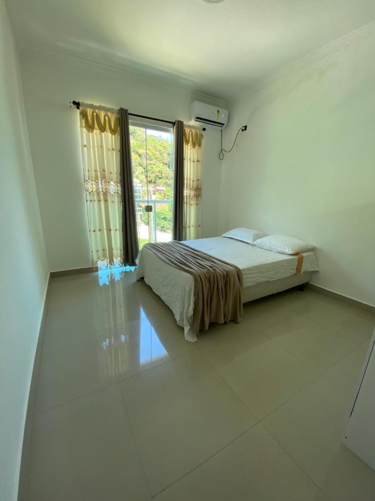 Apartamento com varanda e vista para o mar!