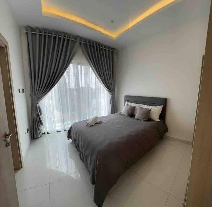 Luxury Cantonments One bedroom Apartment Ghana! view 4