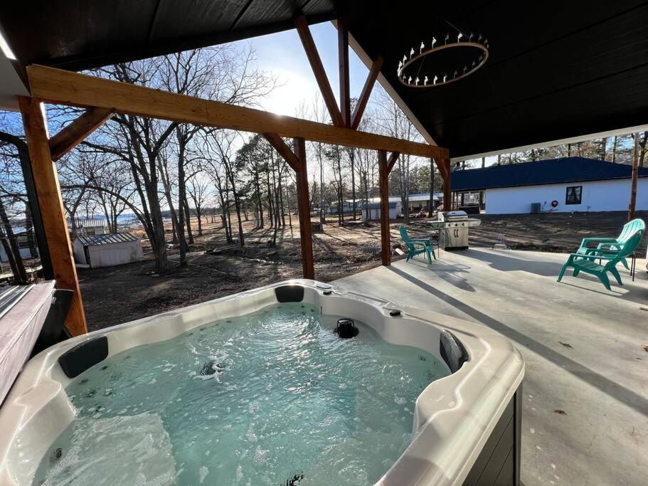 *NEW* Beautiful LakeSide #2 Home view 5