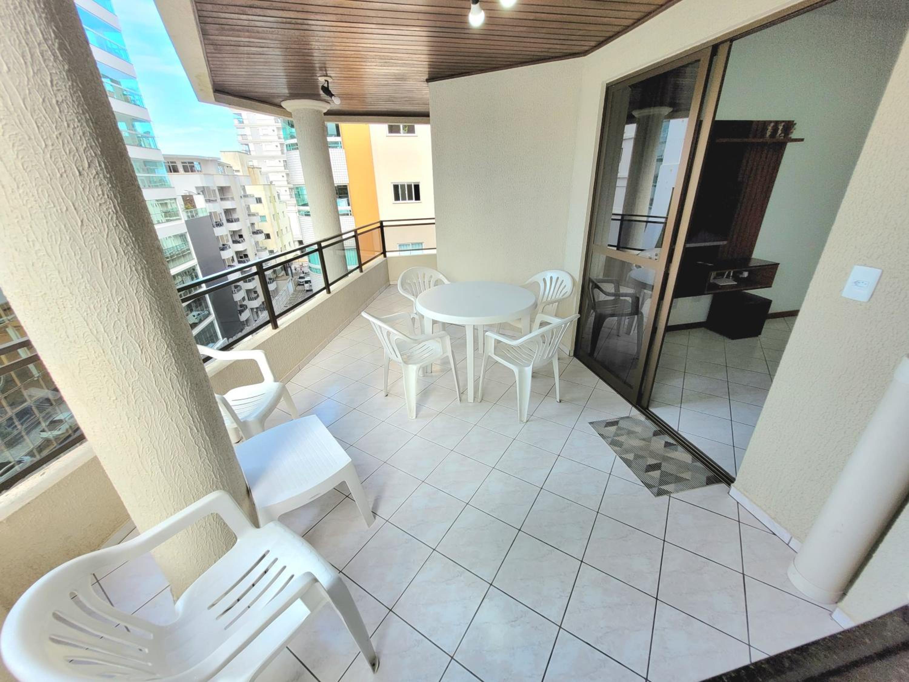 Apartamento 200 metros da praia 03 quartos com ar condicionado - Meia Praia - Itapema