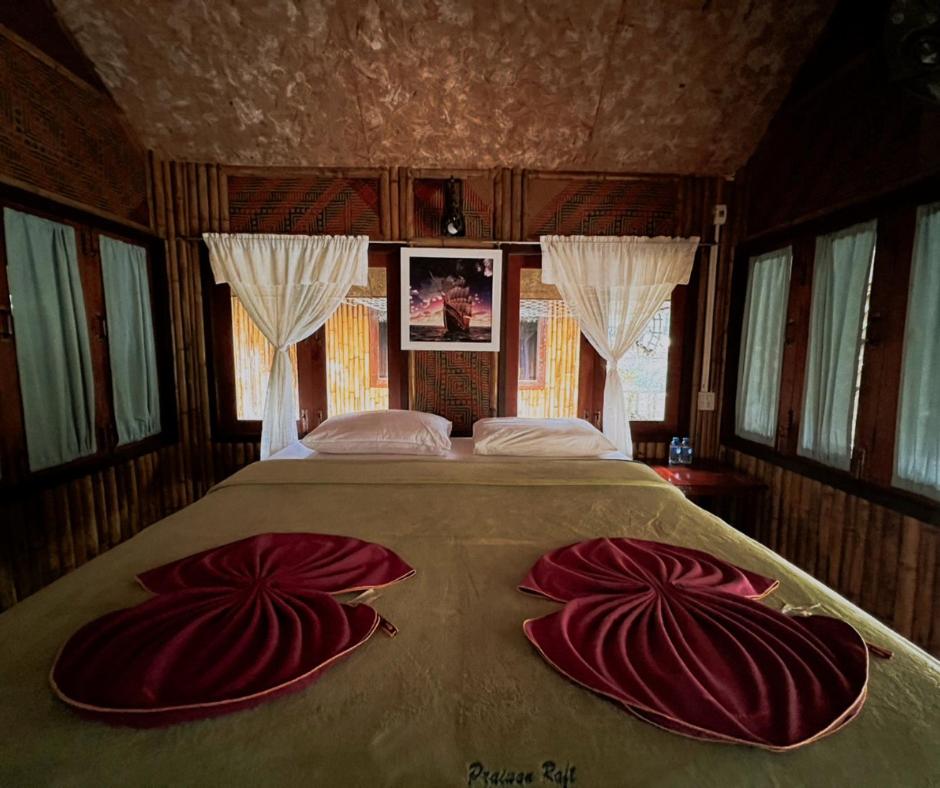 Praiwan Raft House 34