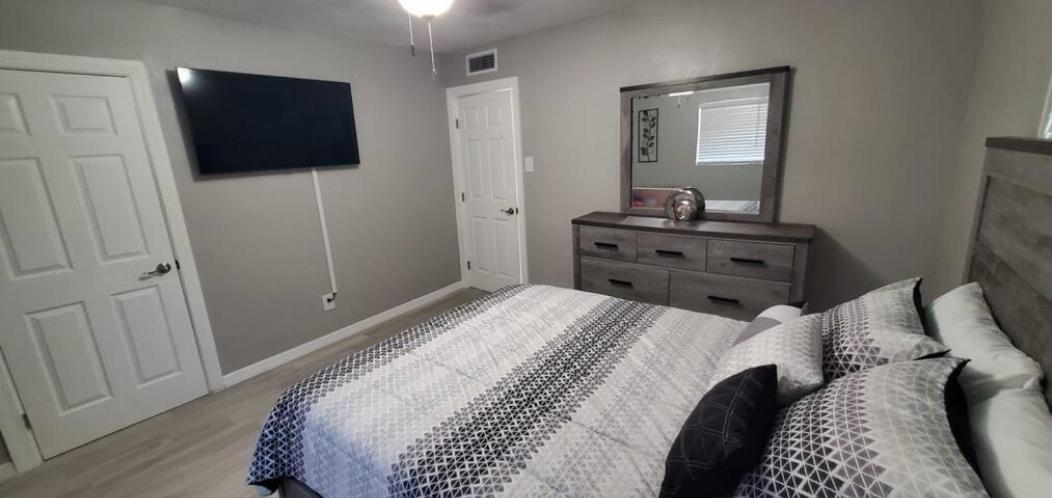 2 Bedroom Newly Remodeled Duplex