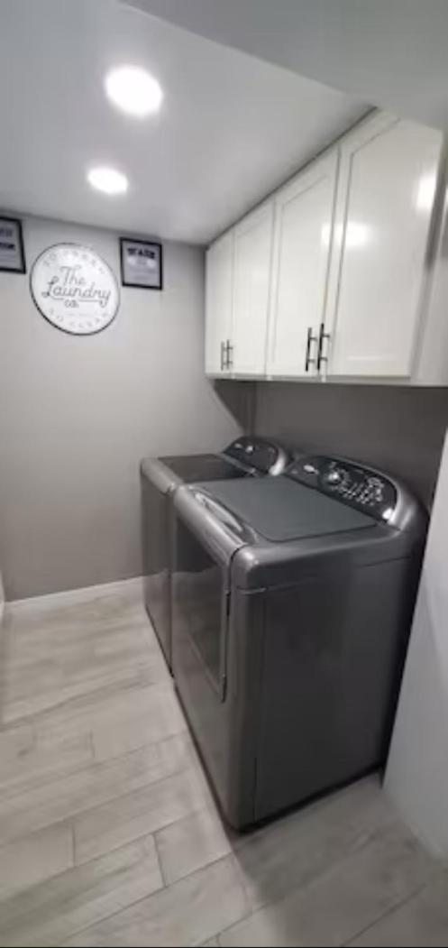 2 Bedroom Newly Remodeled Duplex