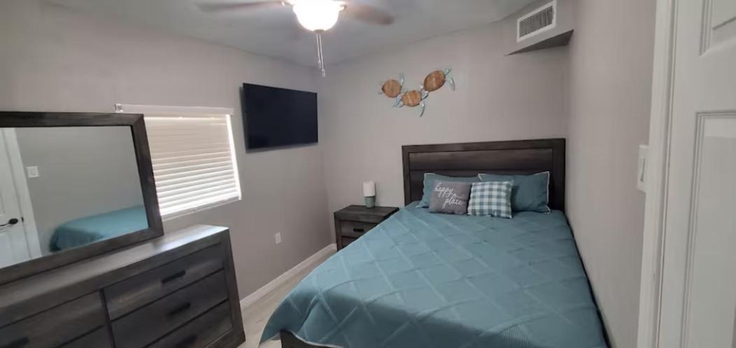 2 Bedroom Newly Remodeled Duplex