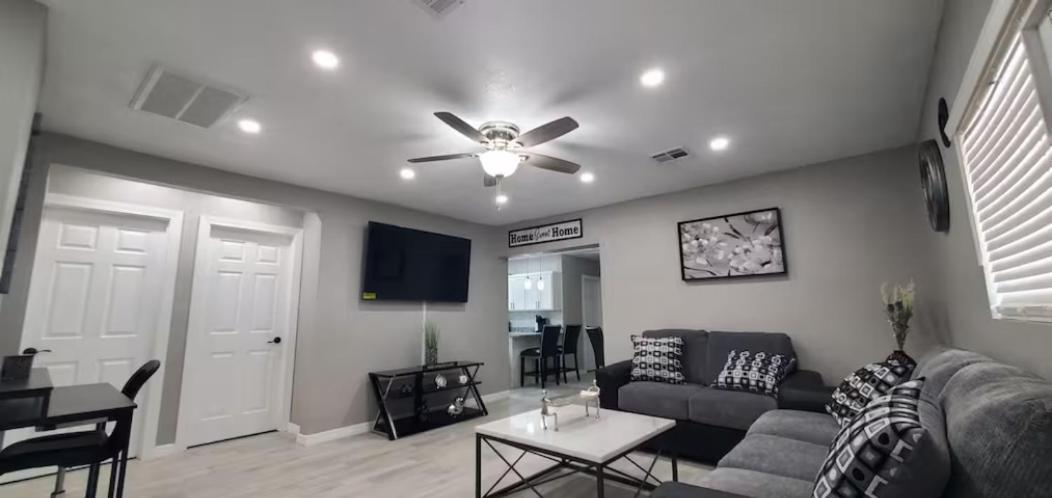 2 Bedroom Newly Remodeled Duplex