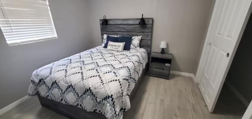 2 Bedroom Newly Remodeled Duplex