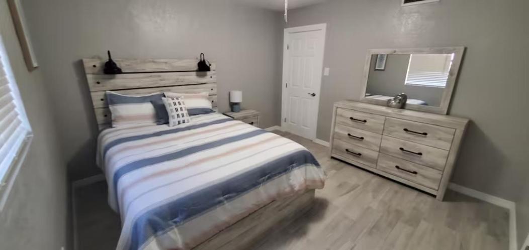 2 Bedroom Newly Remodeled Duplex
