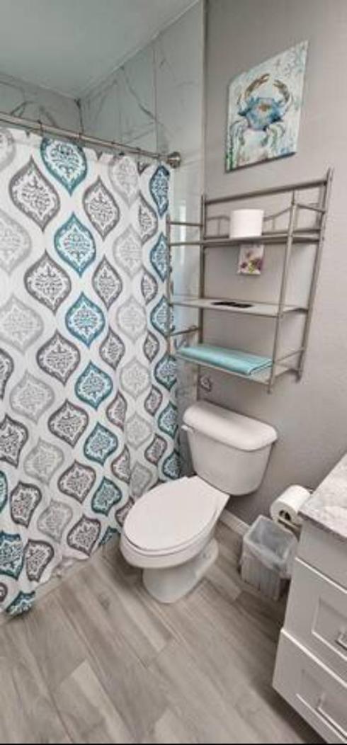 2 Bedroom Newly Remodeled Duplex