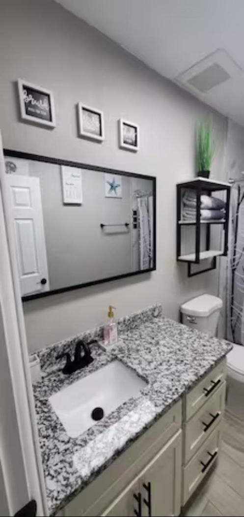 2 Bedroom Newly Remodeled Duplex