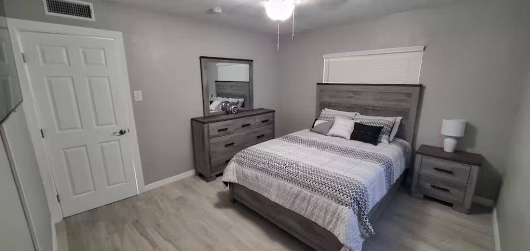 2 Bedroom Newly Remodeled Duplex