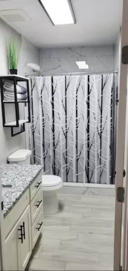 2 Bedroom Newly Remodeled Duplex