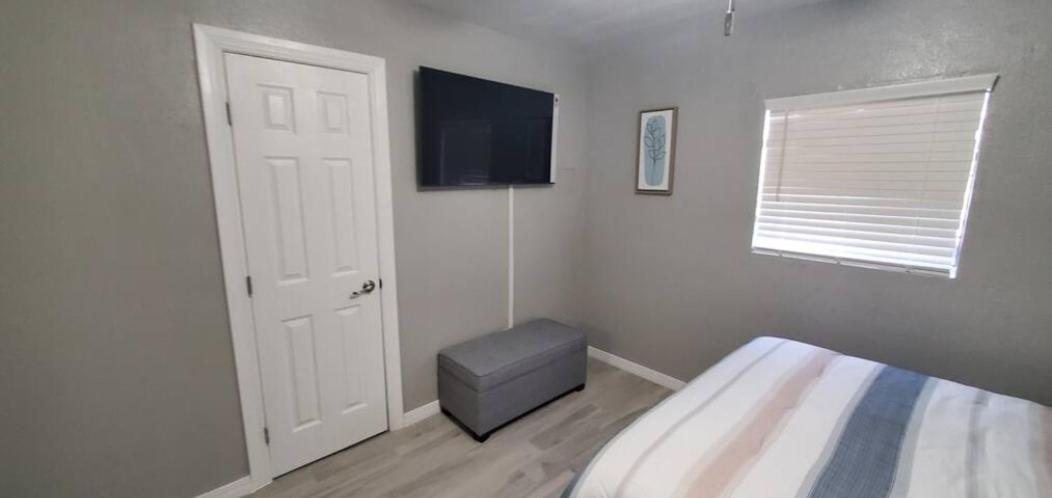 2 Bedroom Newly Remodeled Duplex