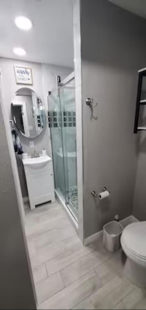 2 Bedroom Newly Remodeled Duplex