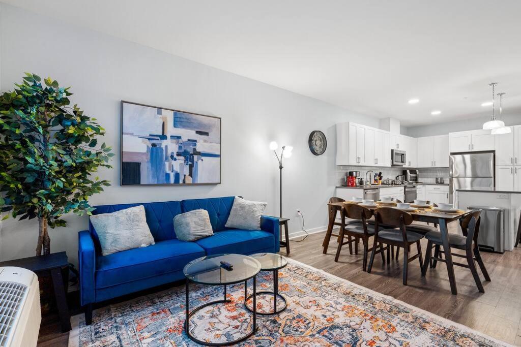 Jersey City Vacations - Urban Elegance: 20 Minutes to NYC (Gym, Laundry) - Property Image 1