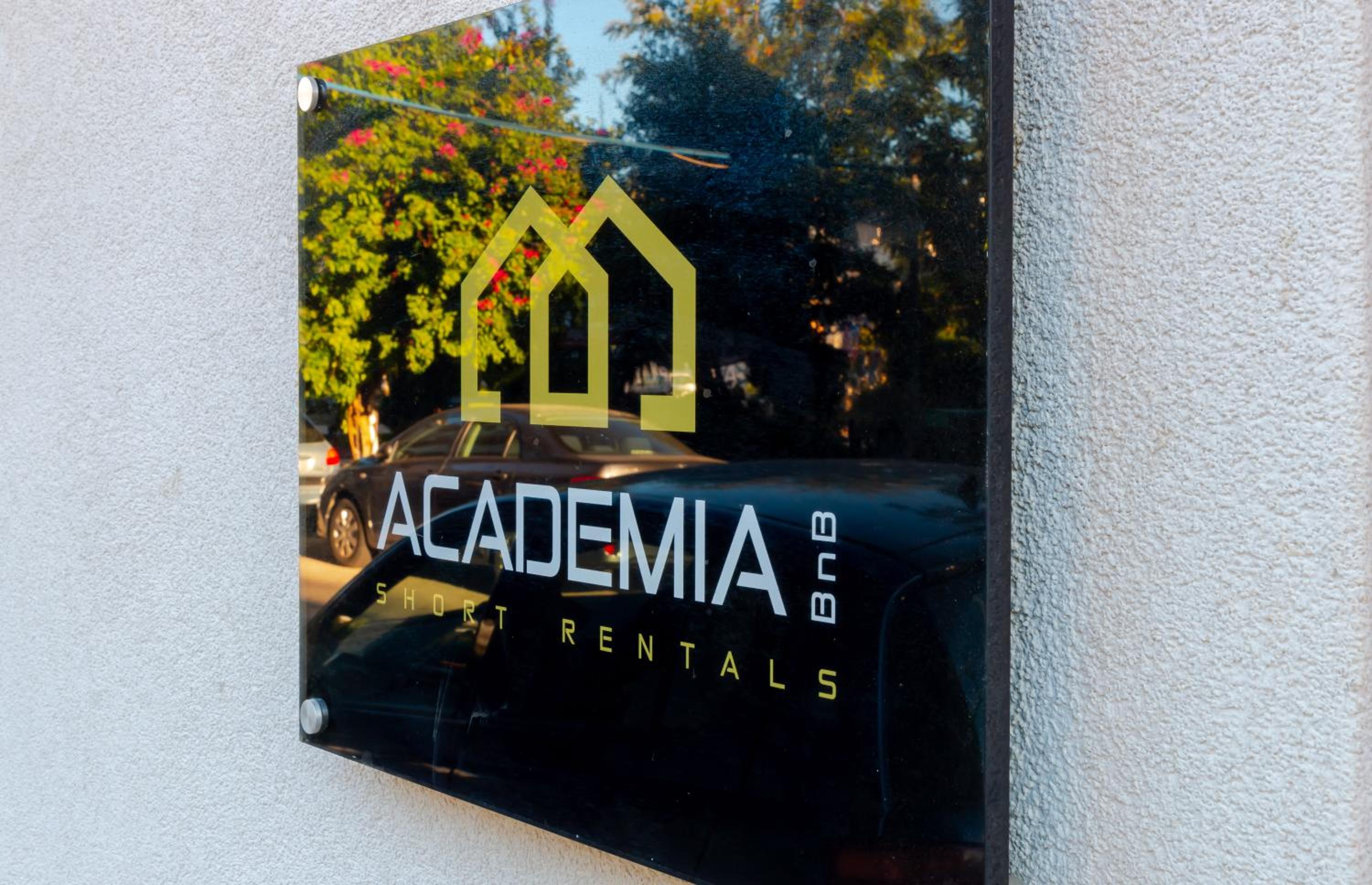 Academia apartments by the park