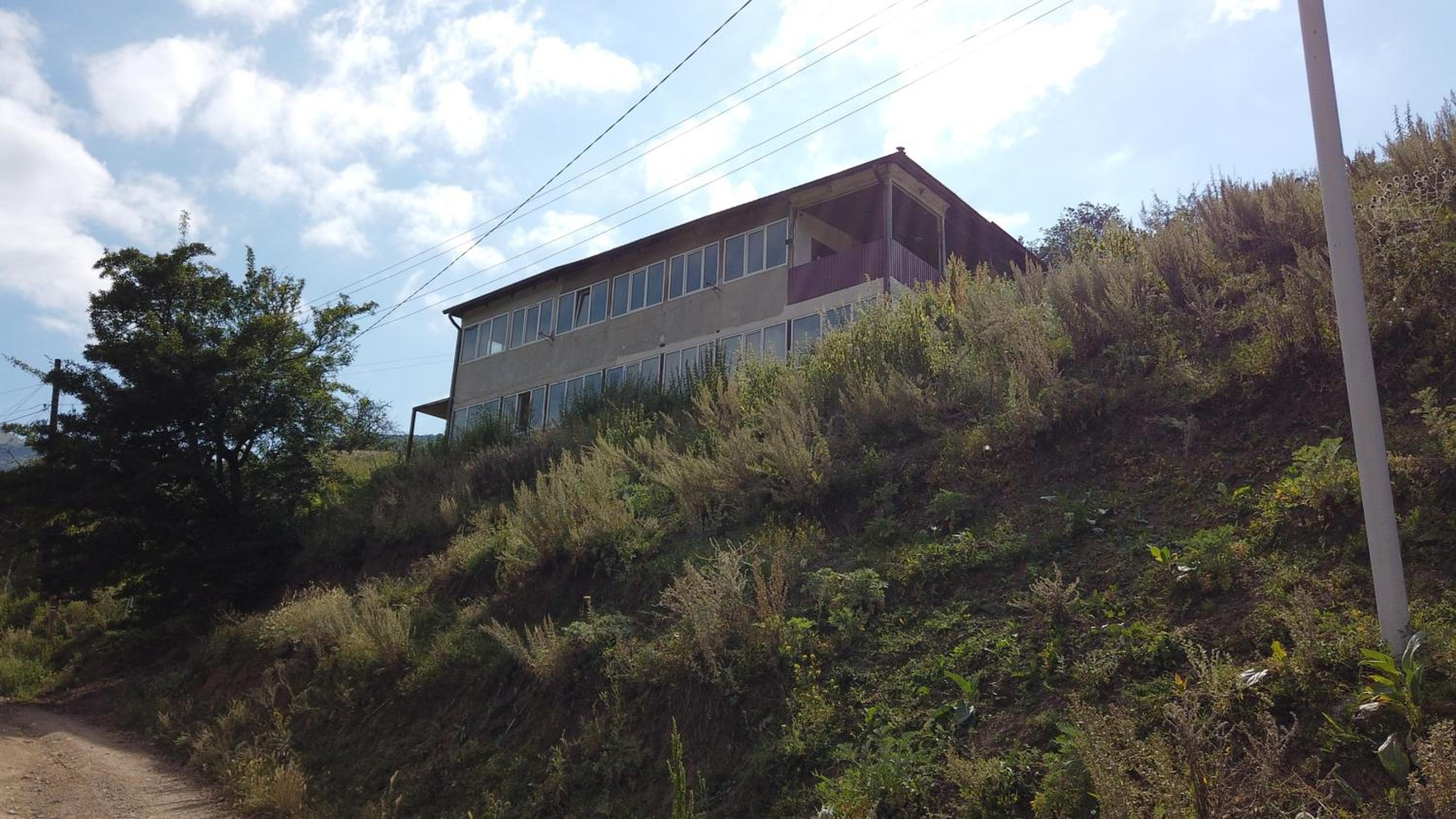 Large, Pet-Friendly Home in Kalavan