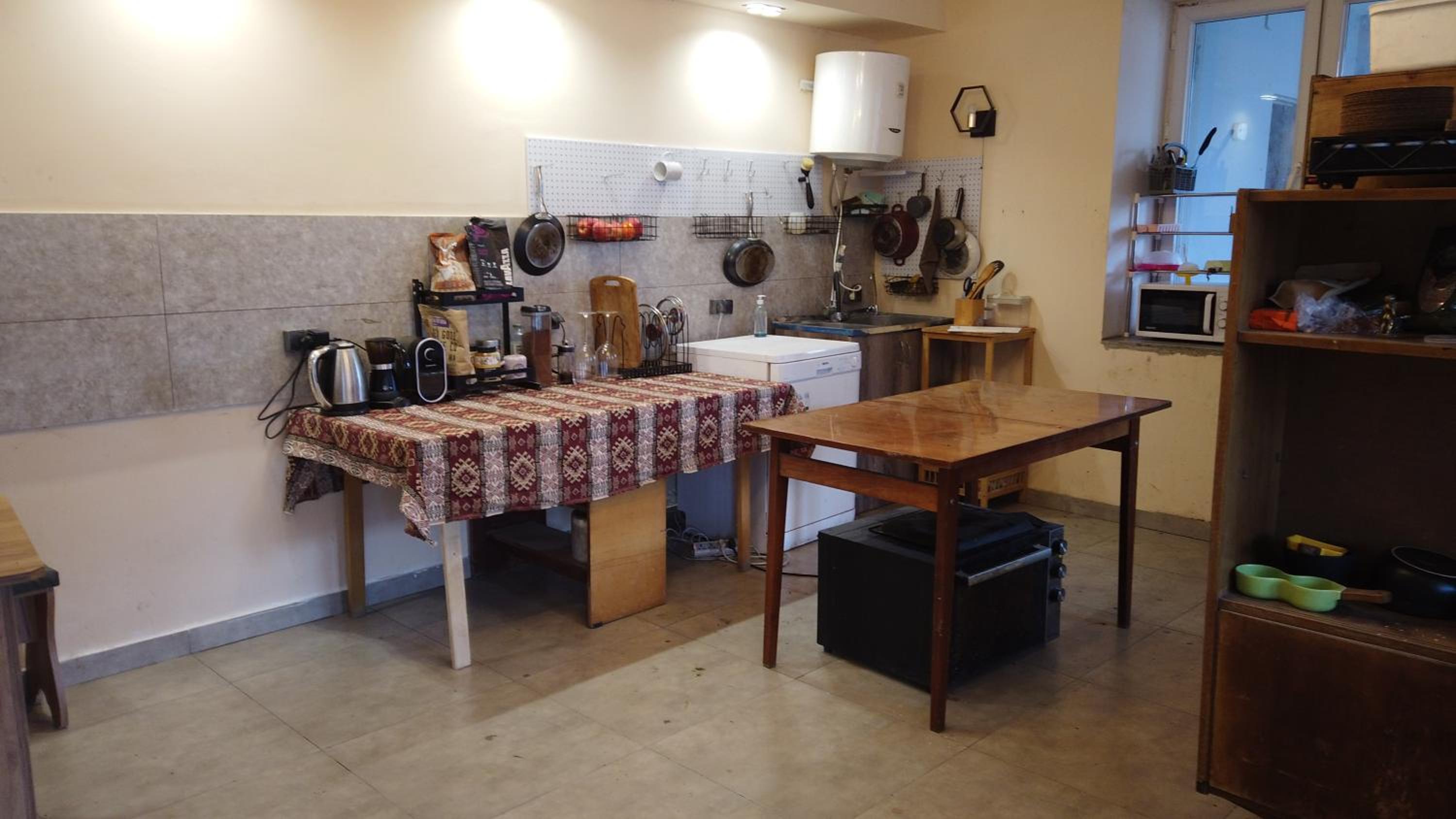 Large, Pet-Friendly Home in Kalavan