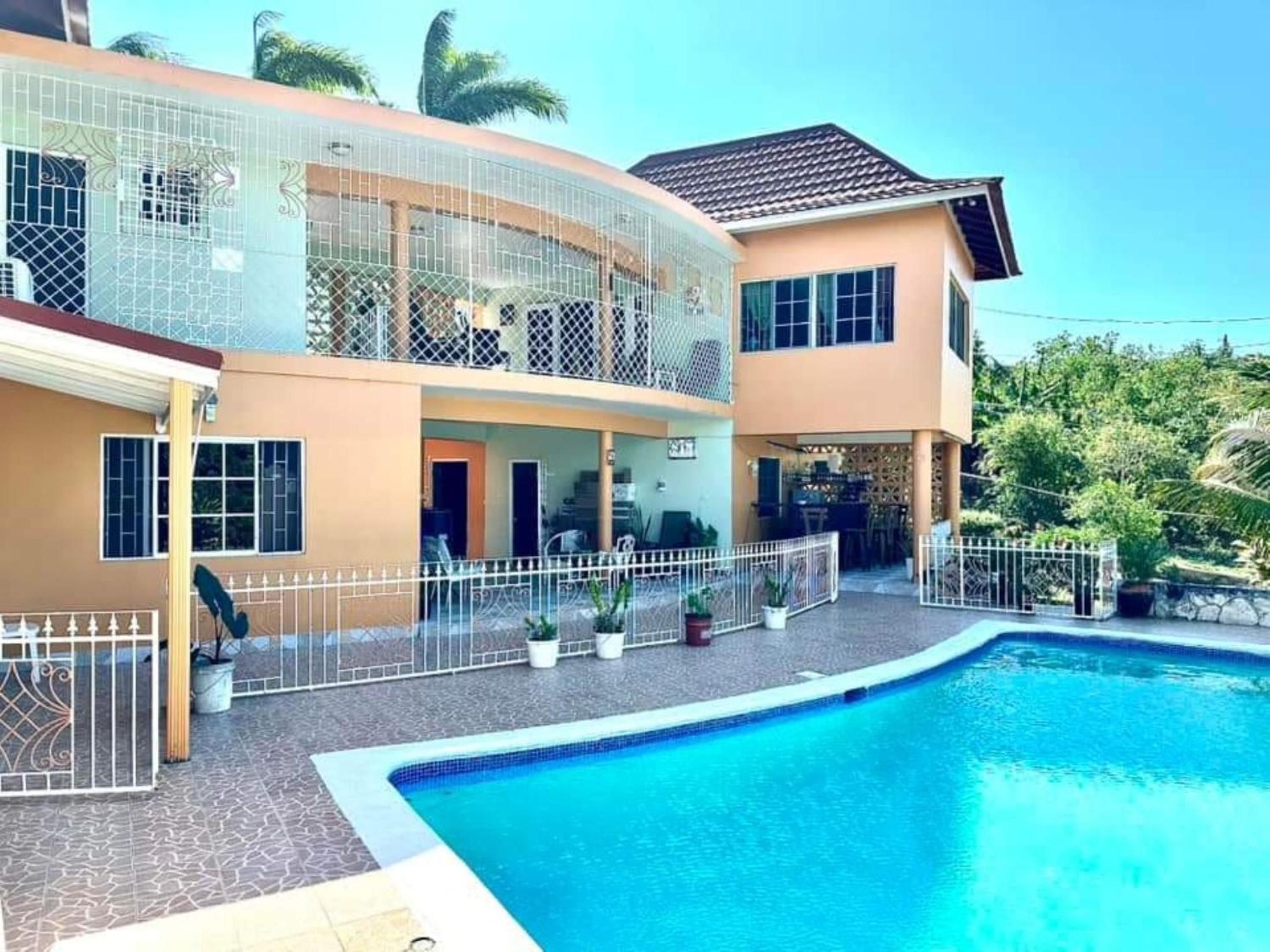 Chaudhry House Montego Bays- 2nd floor apt view 4