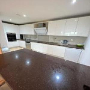 2 BED, 2 Bath Garden Mews Ocean Village view 3