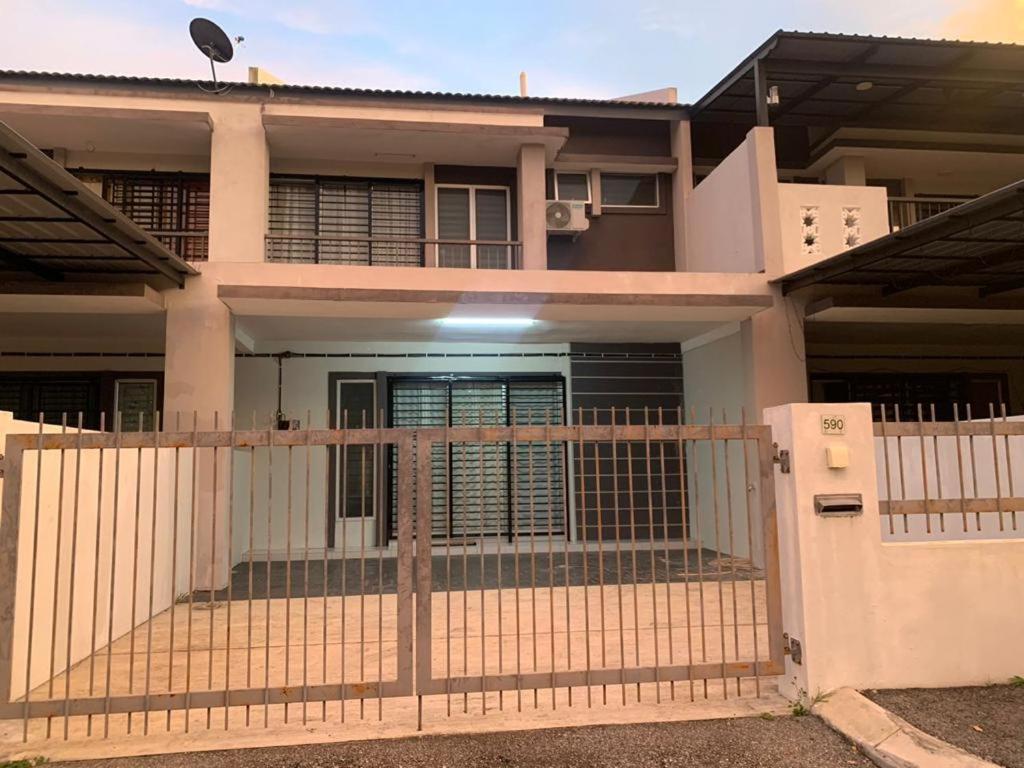 Juwita&Arjuna Homestay Teluk Senangin
