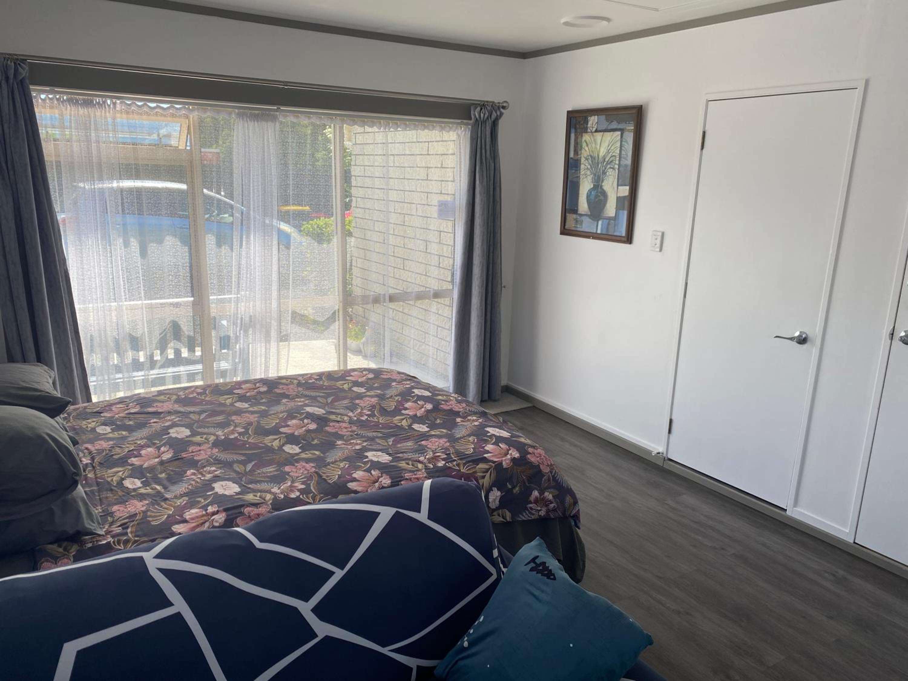 Self Contained Unit, Private Bathroom, Private Entrance, Close to Shops & Hospital Homestay view 2
