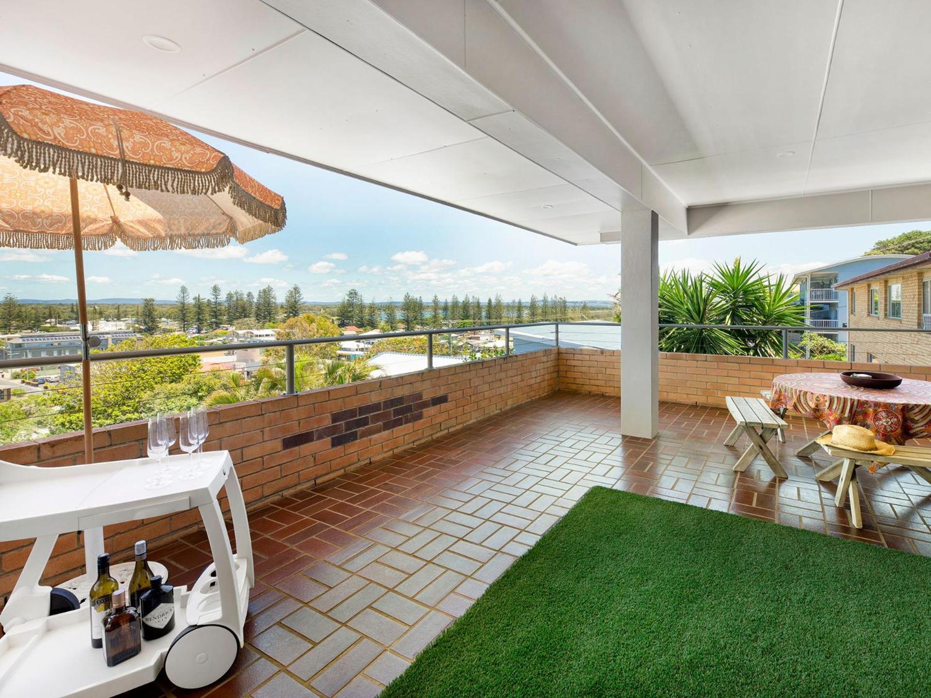 Hotel Yamba Sunset - Image 1