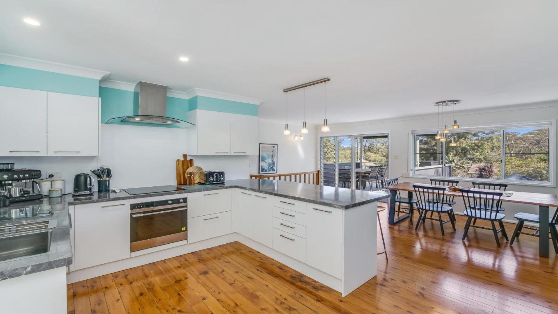Homely Beach Retreat Three Living Areas, Table Tennis Table Accom Holidays