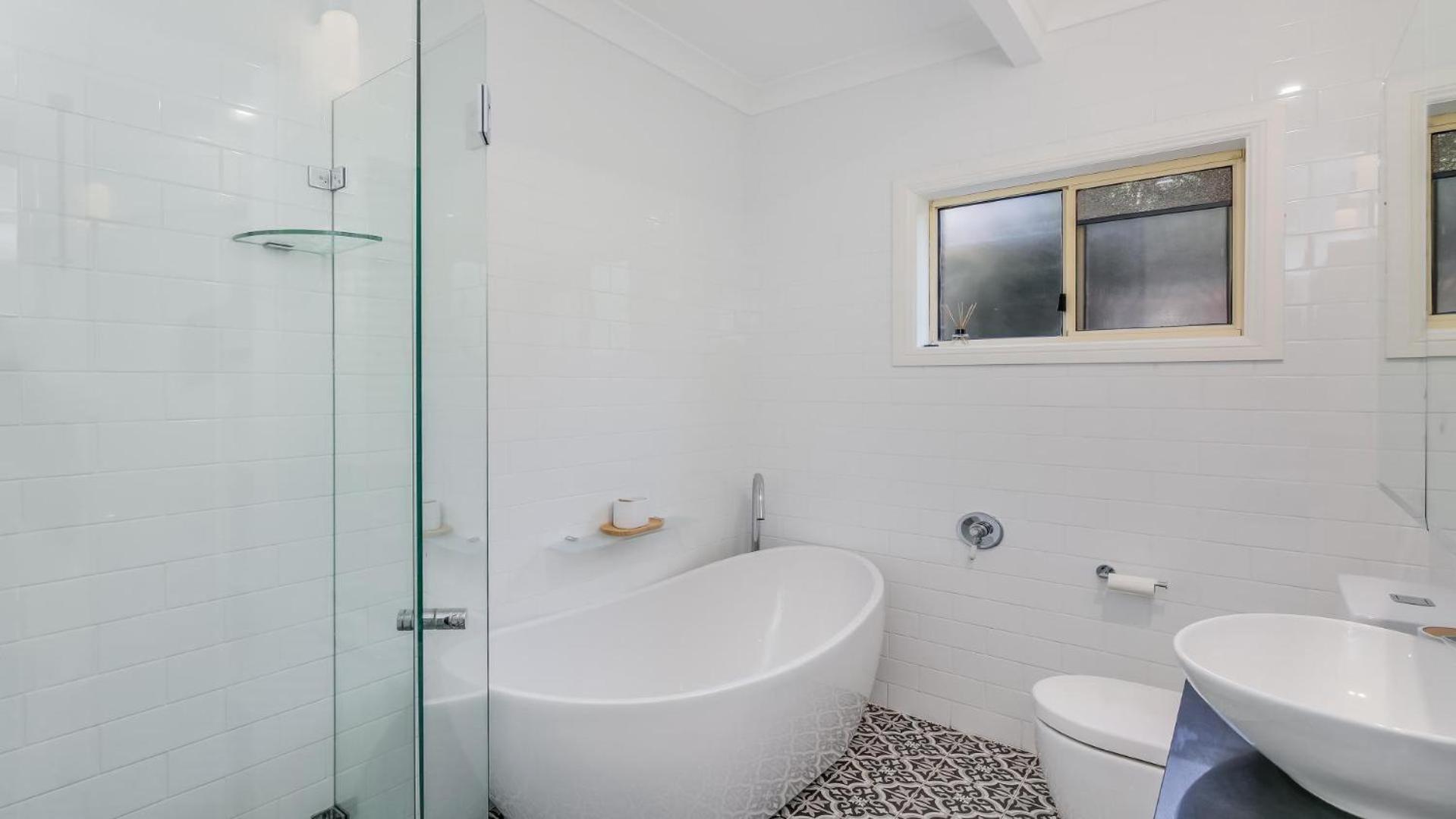 Homely Beach Retreat Three Living Areas, Table Tennis Table Accom Holidays
