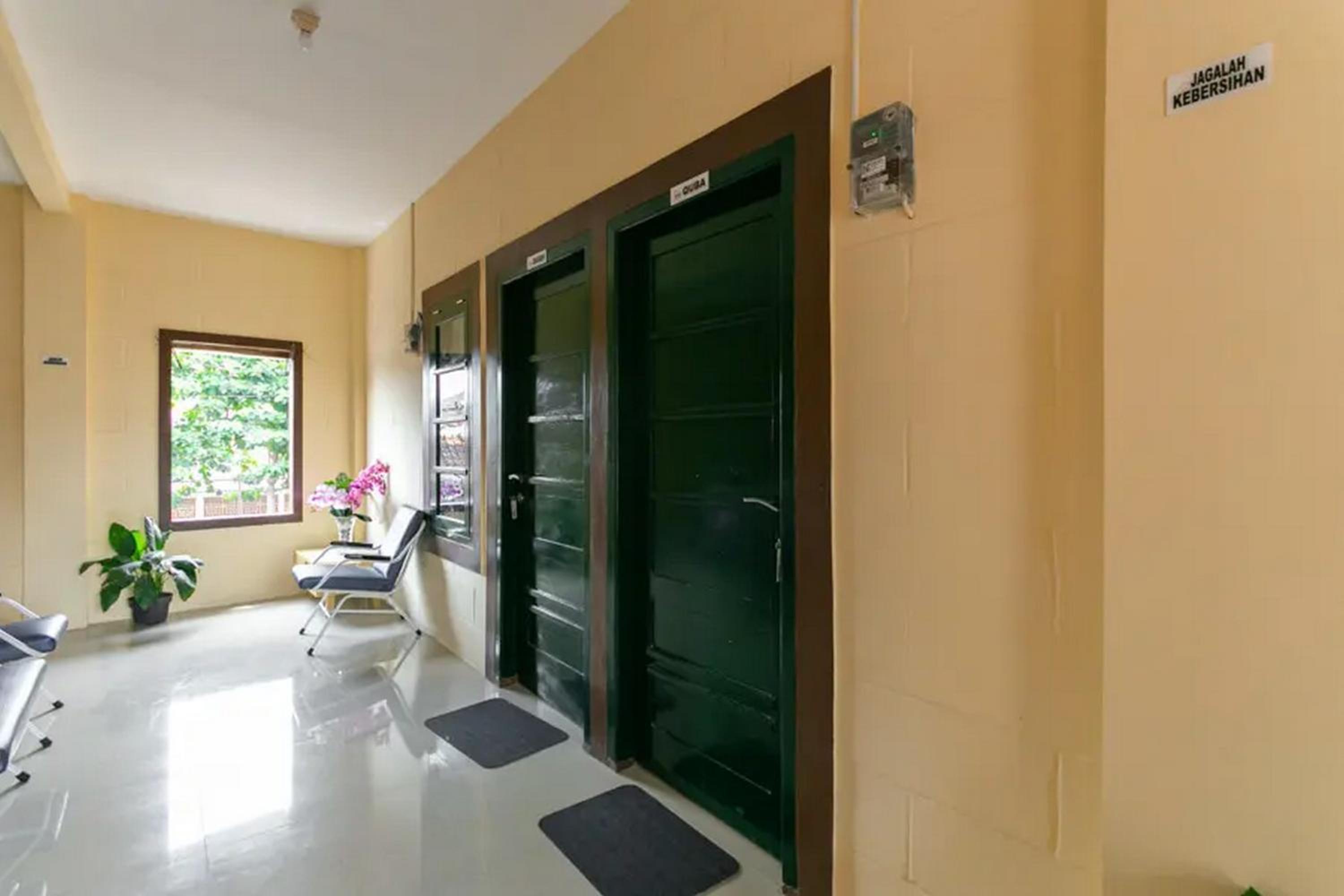 RedDoorz Syariah near Titik Nol Yogyakarta, 욕야카르타 - 21