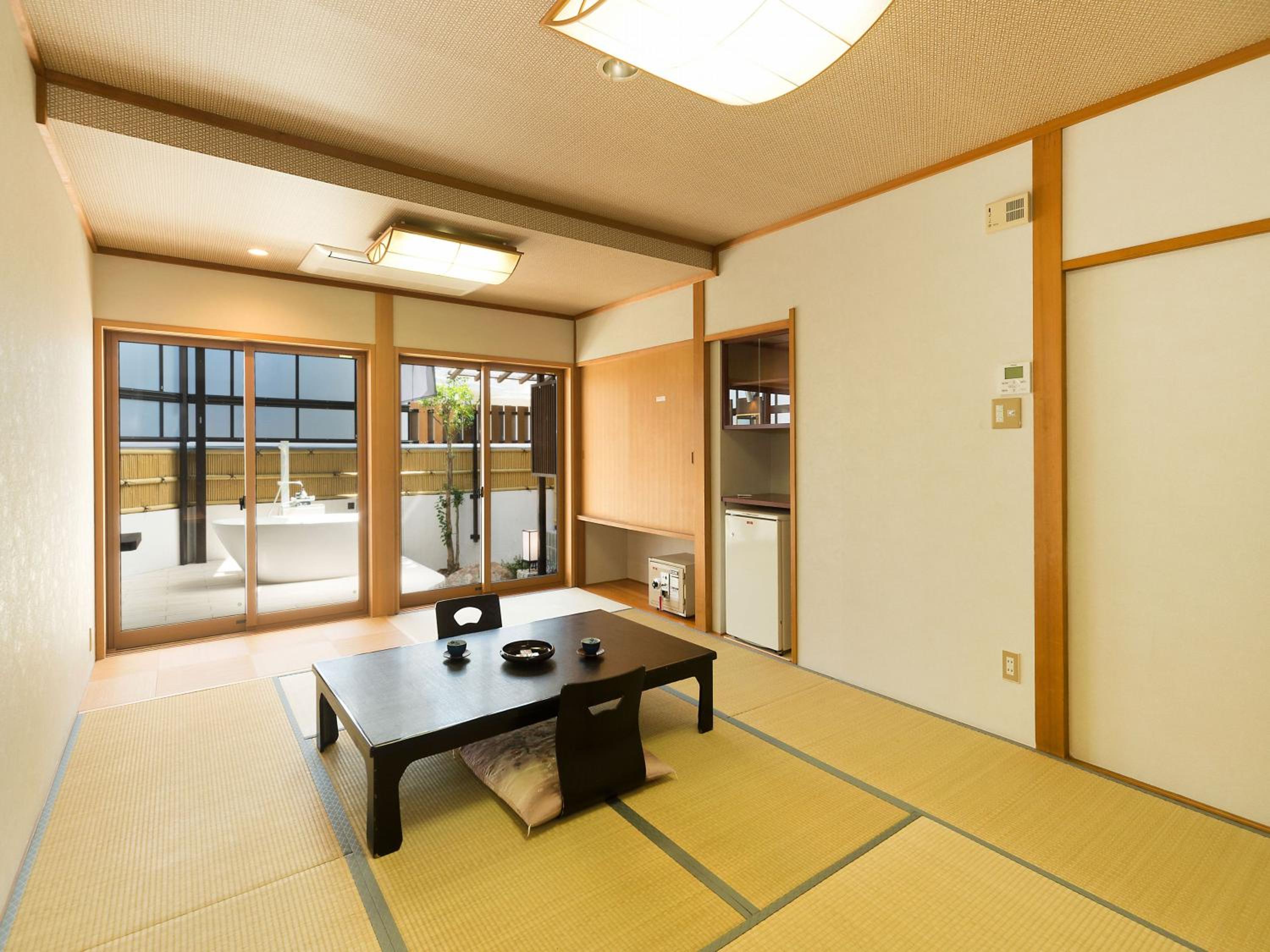 Yuraku Hotel