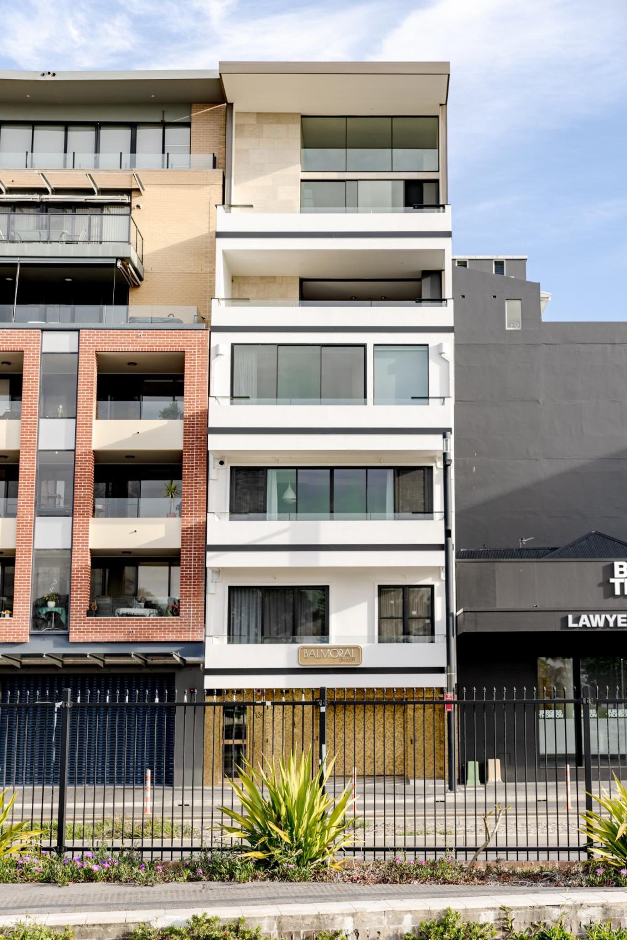 Hotel Balmoral on Scott - Harbour Front Perfection - Image 1