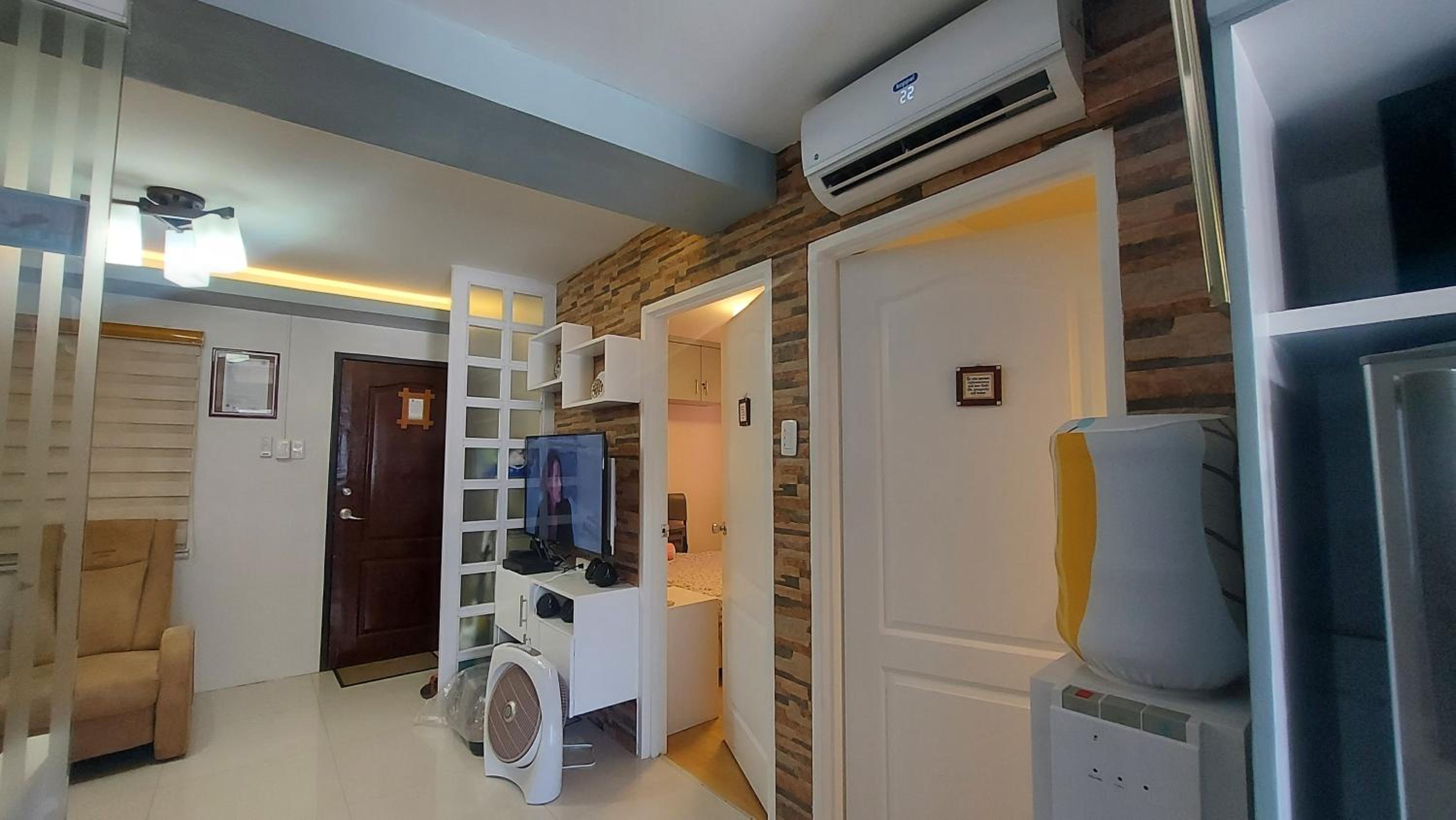 cozy 2 Bedrooms one oasis fullyfurnished back SM Mall Ecoland