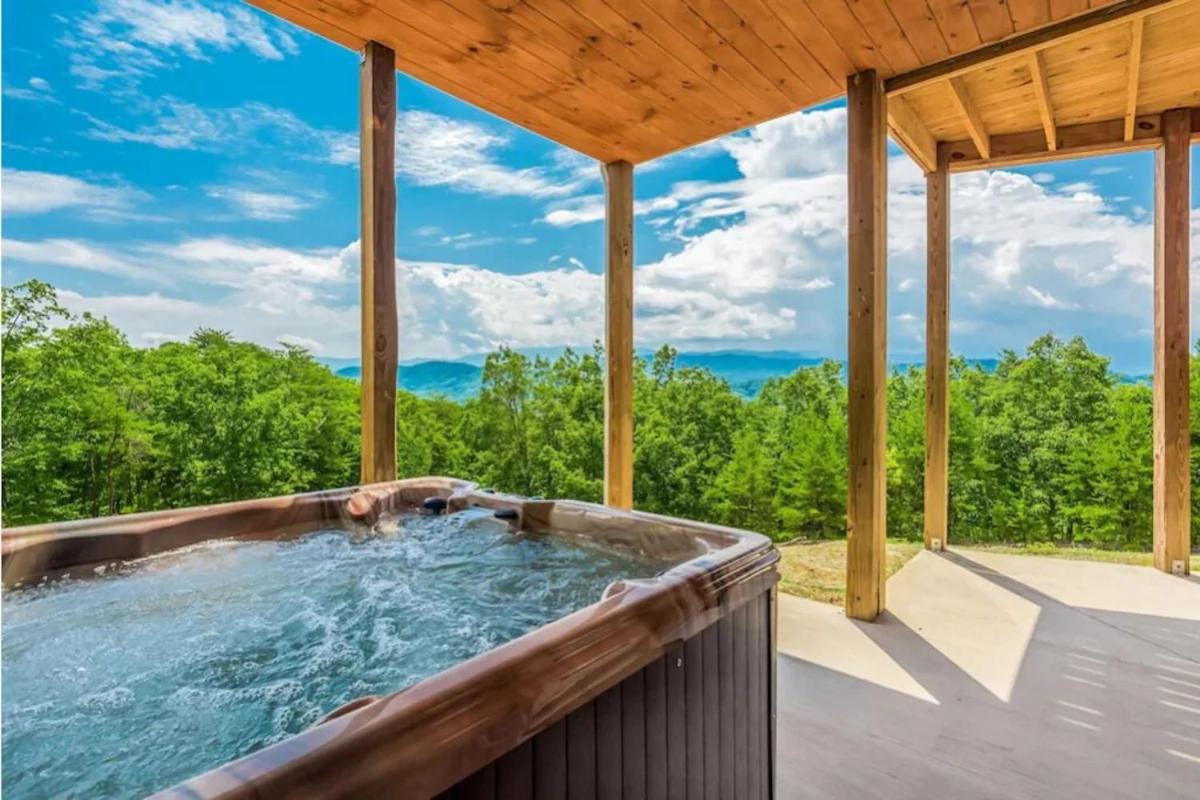 Freedoms View, Game Room & Amazing Views, FREE tickets each paid day, Hot Tub!!! view 4