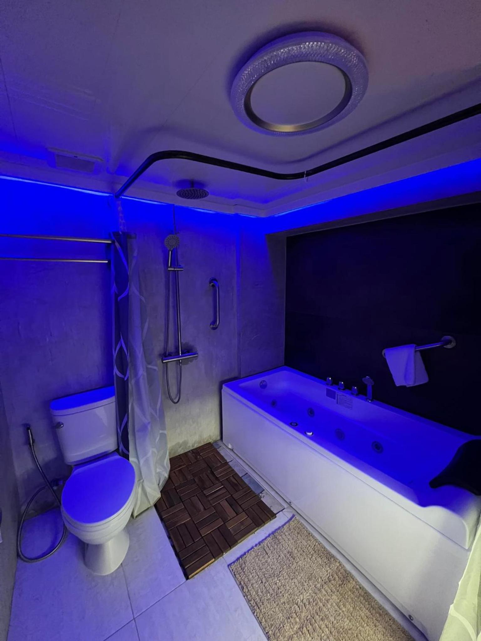 CLOCKWORKORANGE Luxury Suites