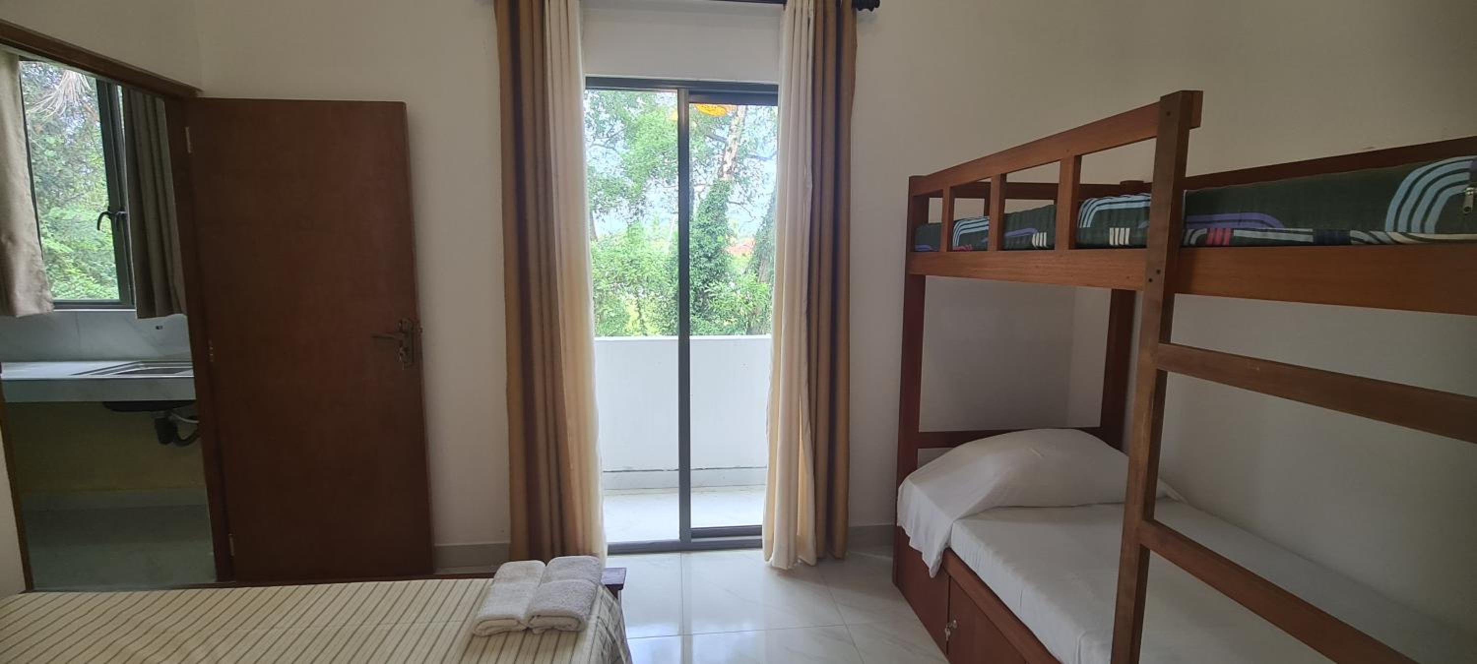 Ceylon Lodge - Airport Transit Hostel — photo 3