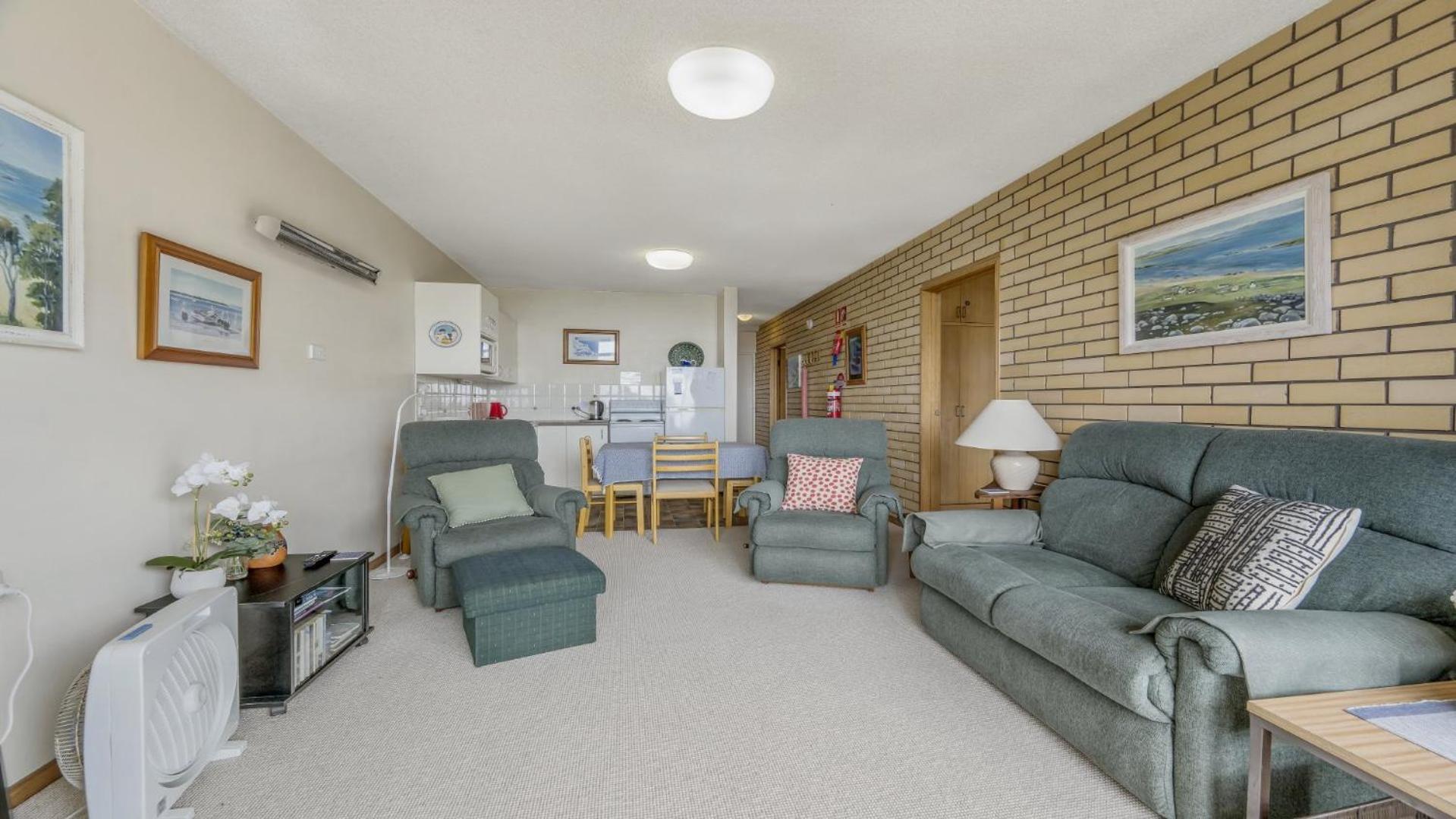 7 Flynns Beach Apartments