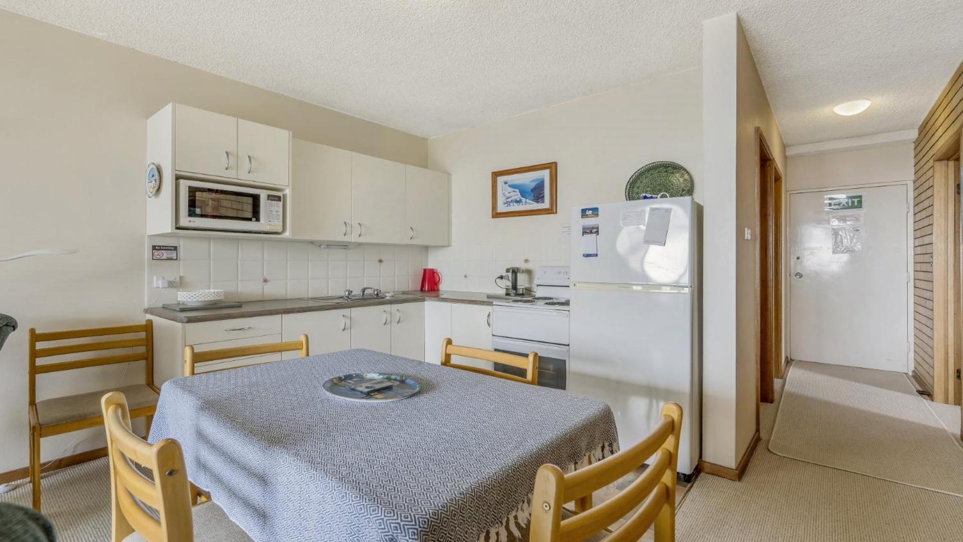 7 Flynns Beach Apartments