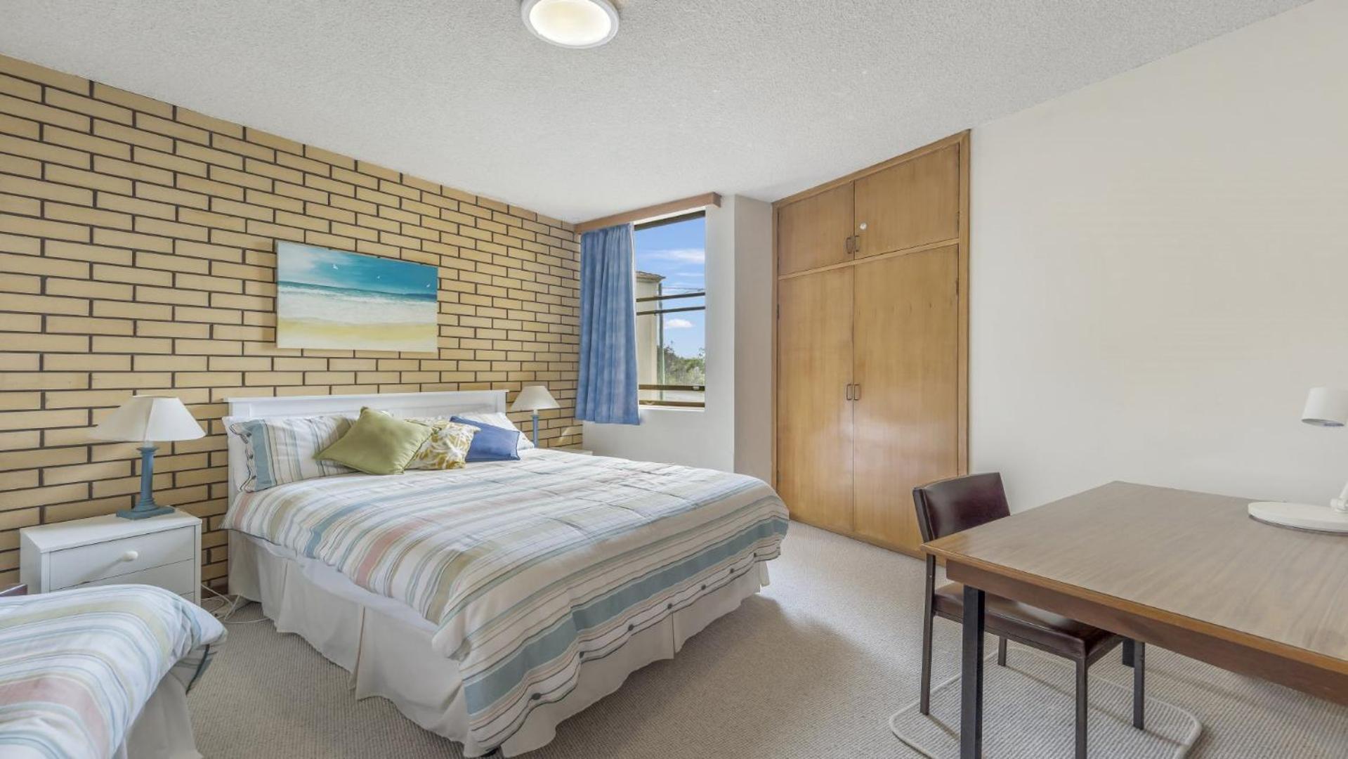 7 Flynns Beach Apartments