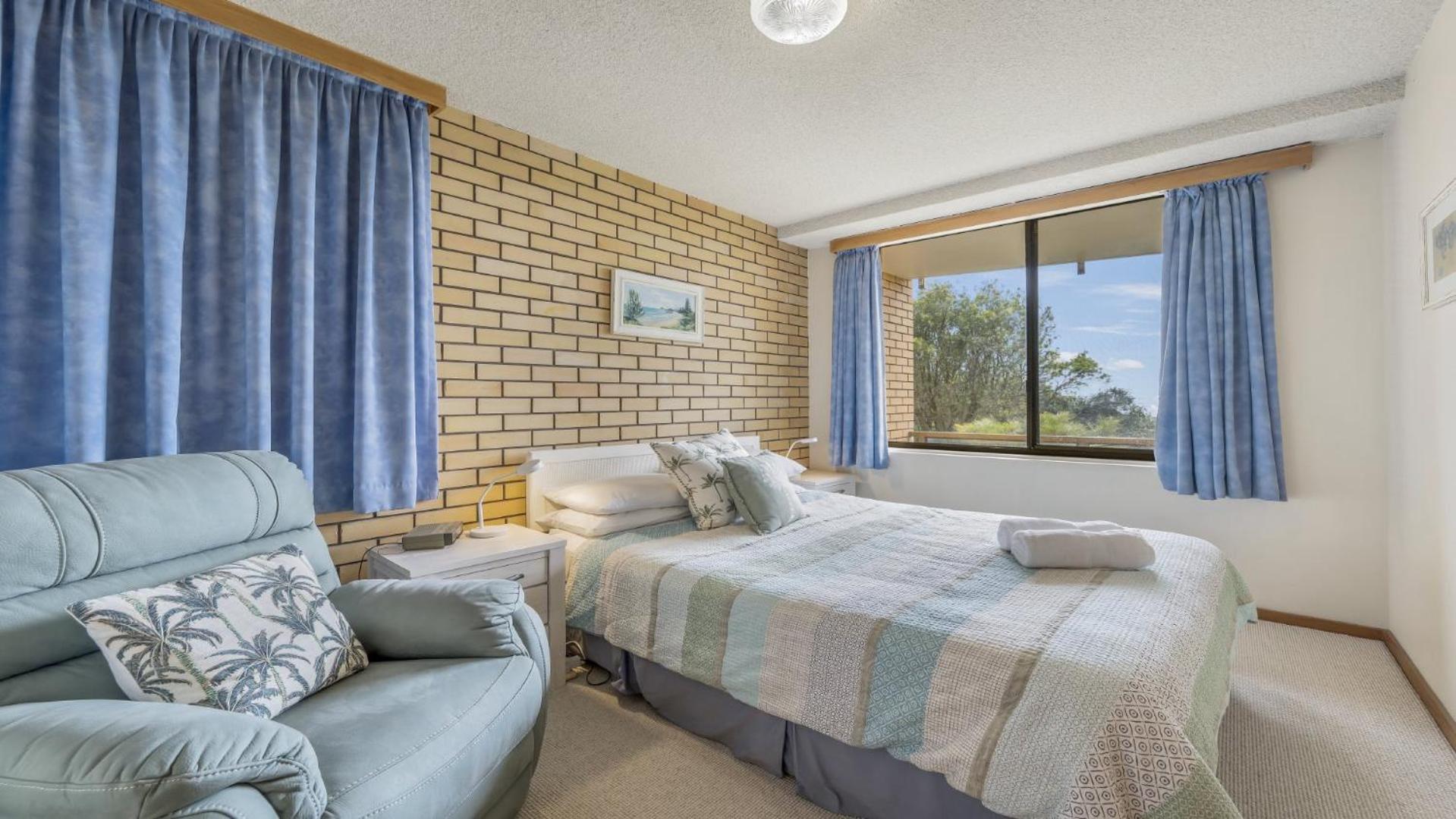 7 Flynns Beach Apartments