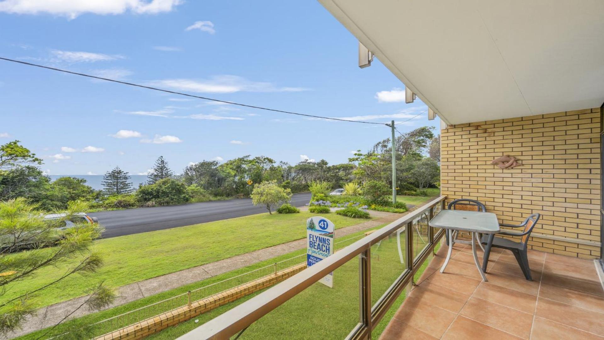 7 Flynns Beach Apartments