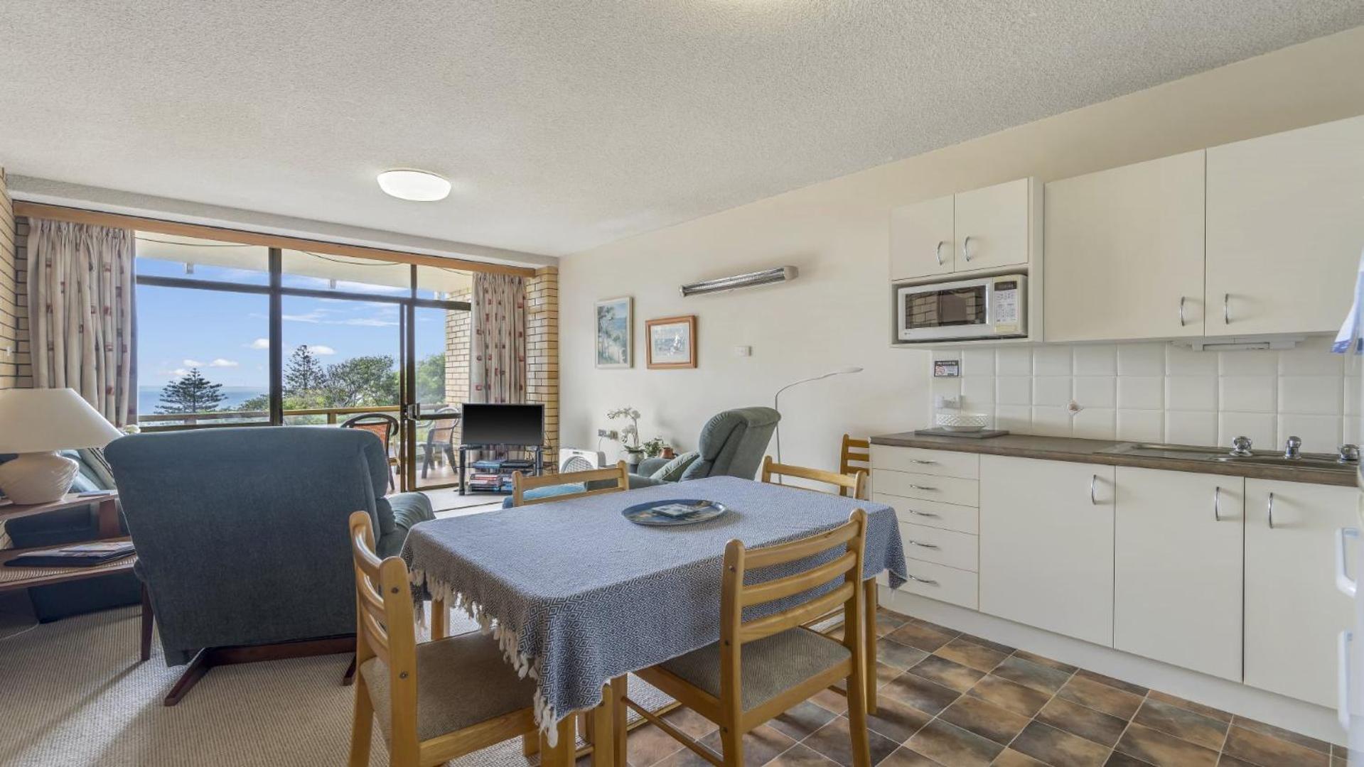 7 Flynns Beach Apartments