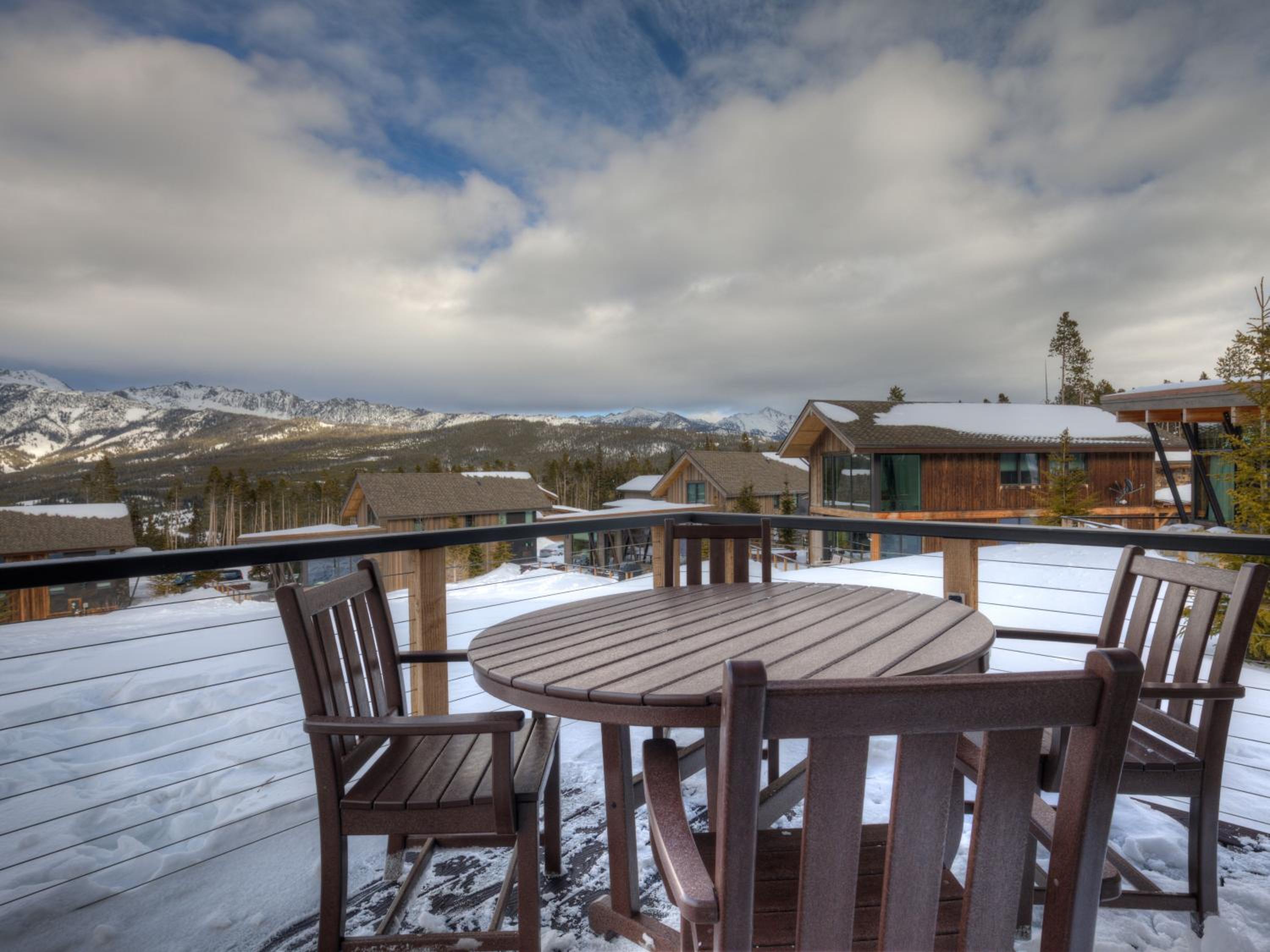 Silvertip Cabin 4 Silver Peaks view 2