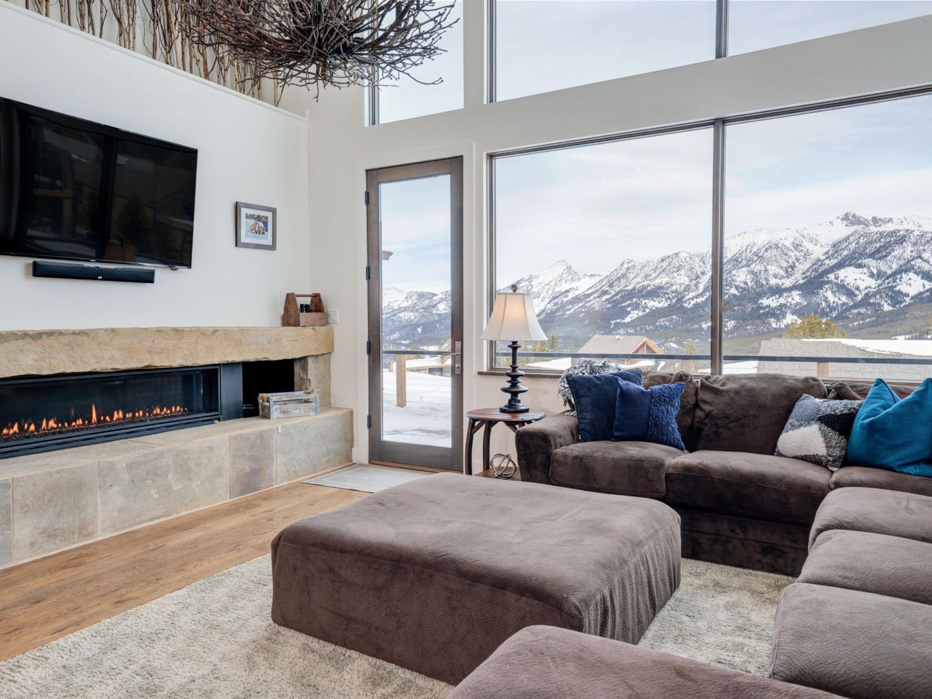 Silvertip Cabin 4 Silver Peaks view 4