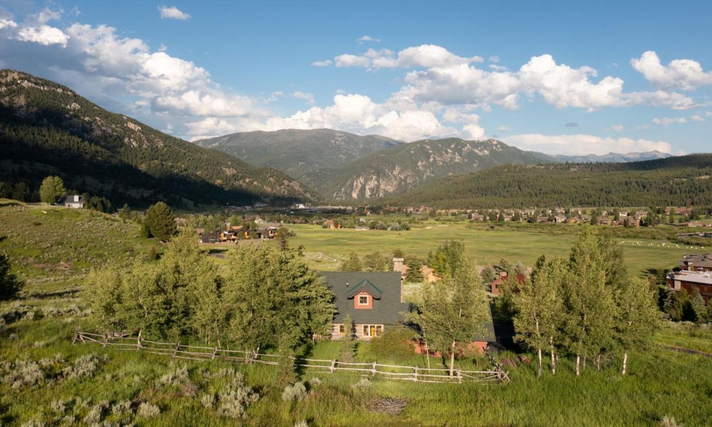 MDW Chief Joseph Rustic Log Home
