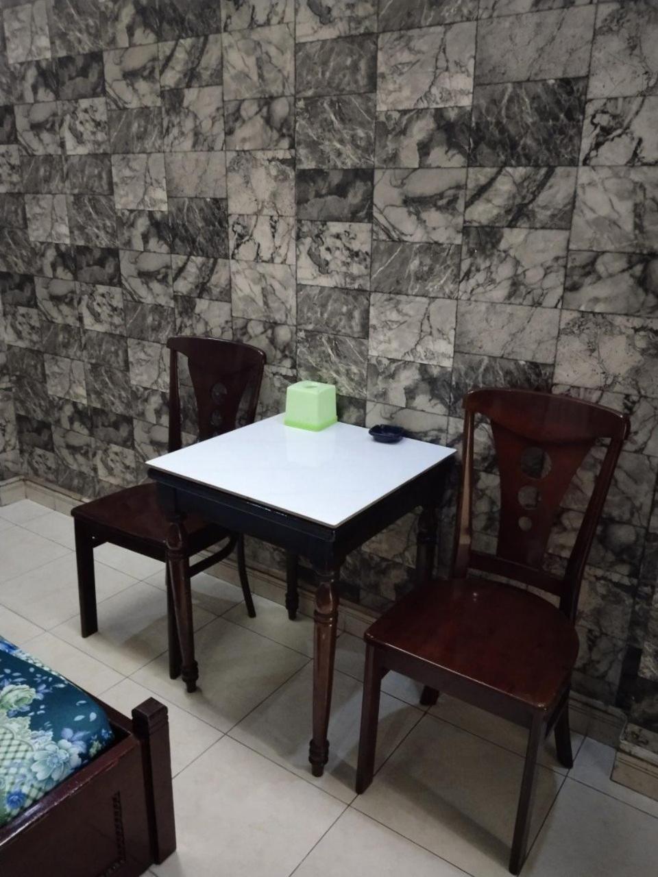 Thiên Thuận Hotel - 130 Nguyễn Cửu Đàm, SG - by BAY LUXURY