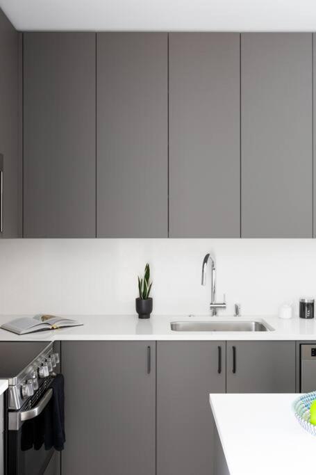 Designer 2 Bdr Garden Suite - Arbutus, Kits & UBC