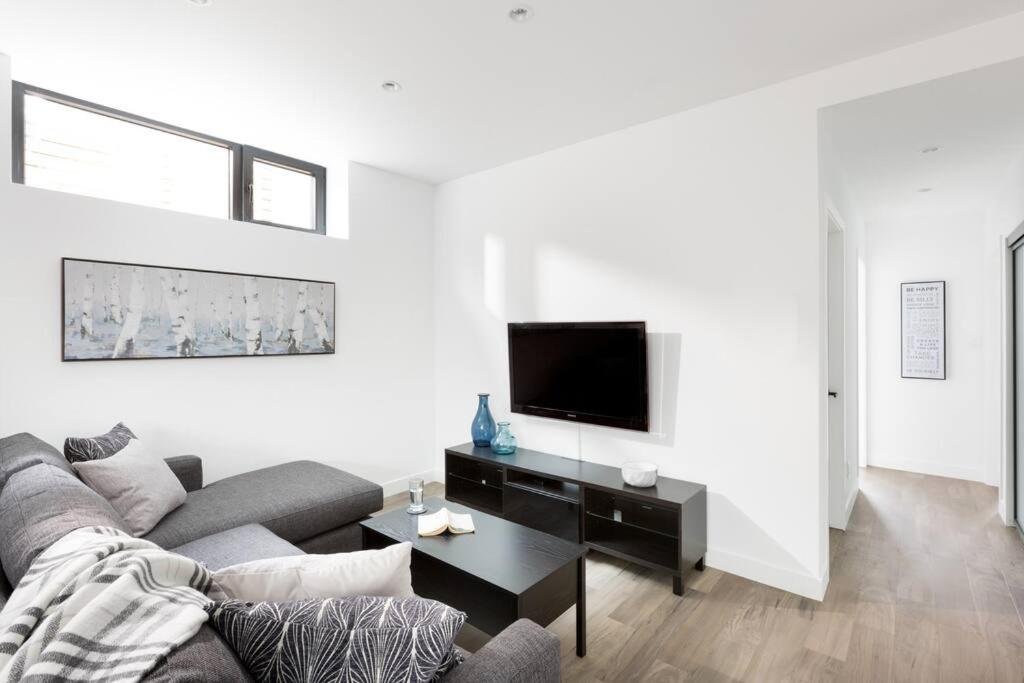 Designer 2 Bdr Garden Suite - Arbutus, Kits & UBC