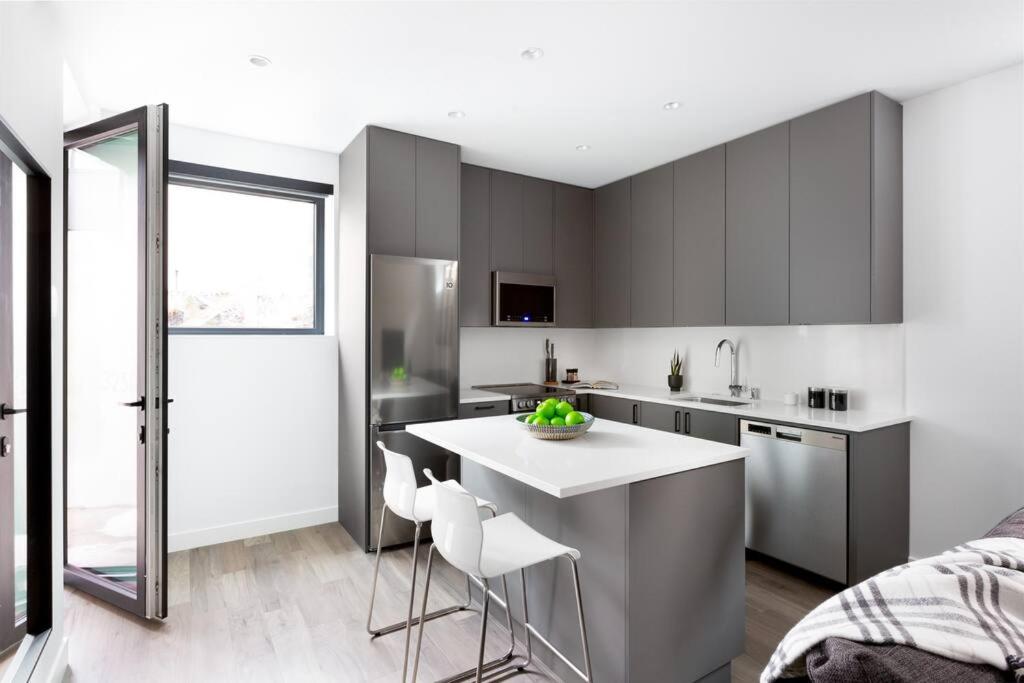 Designer 2 Bdr Garden Suite - Arbutus, Kits & UBC